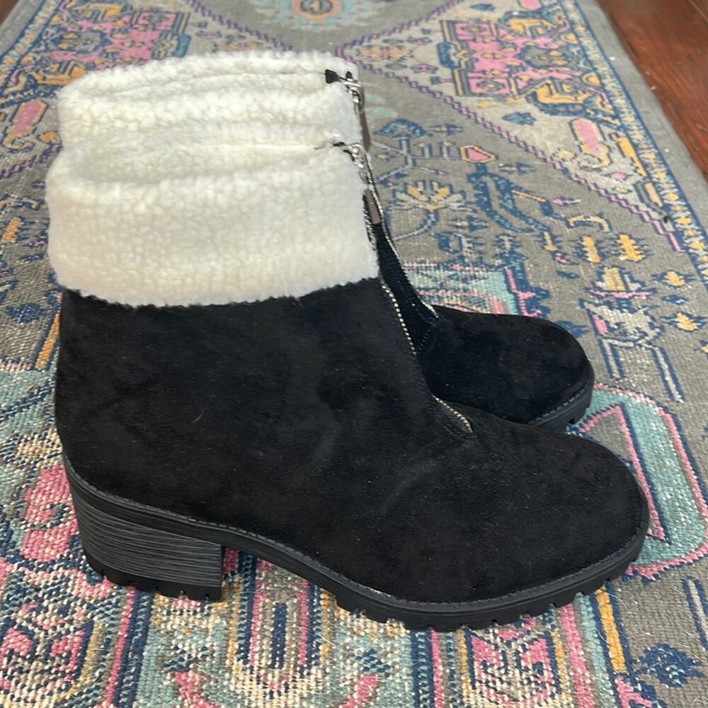 NWOT Bella Vita Cable faux suede faux sheerling zip up heeled ankle boots sz 9